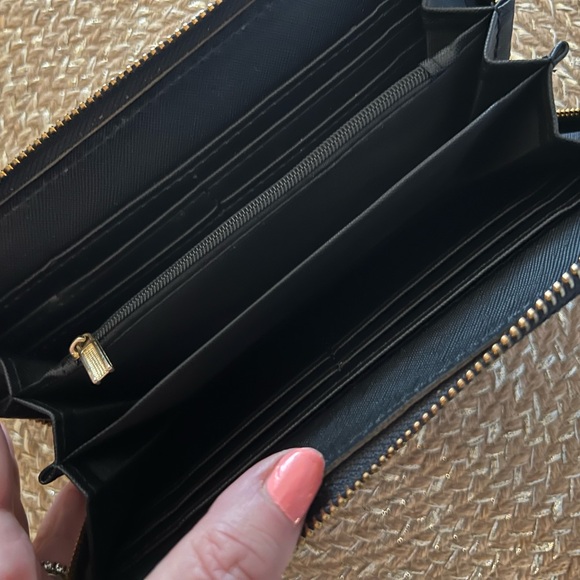 Fashion Black and White Paris Zip Around Wallet NWOT - Picture 6 of 7